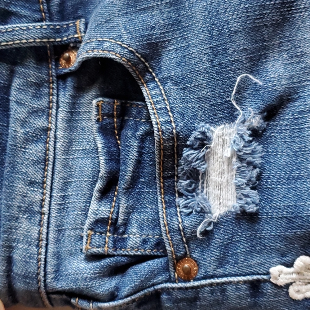 High Waisted Denim Cut-Off Shorts Aeropostale Distressed with Lace Size 4 - Picture 6 of 9